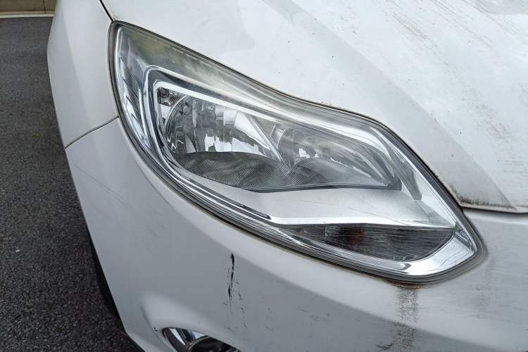 Used Ford Focus 2012 Sedan 1.6L Manual Fashion Edition Right Front Headlight