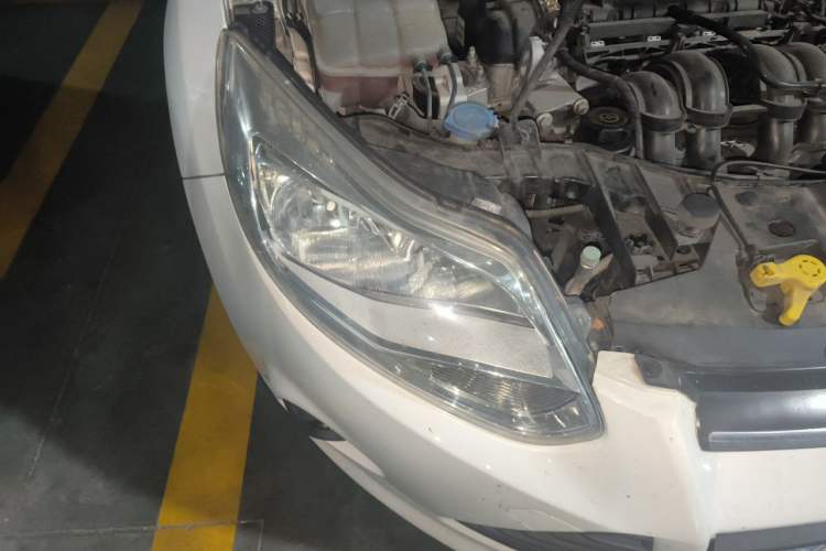 Used Ford Focus 2012 Hatchback 1.6L Automatic Comfort Model Right Front Headlight