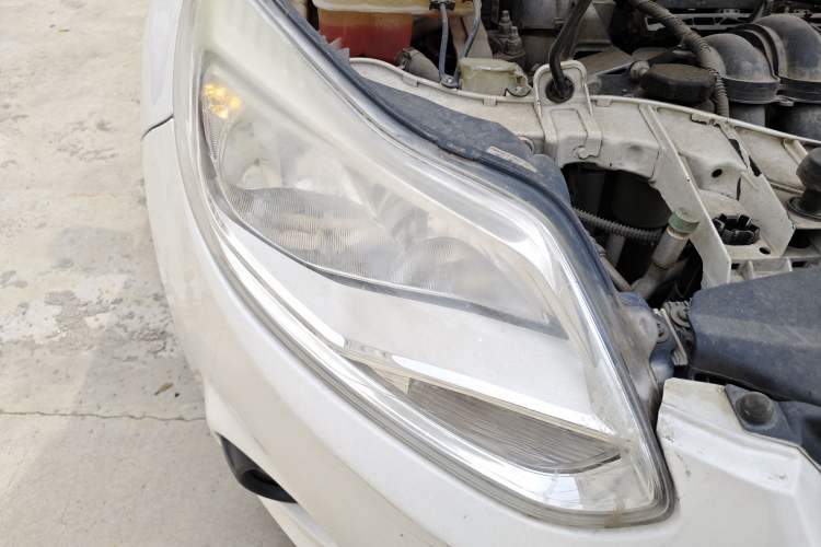Used Ford Focus 2012 Sedan 1.6L Automatic Comfort Model Right Front Headlight