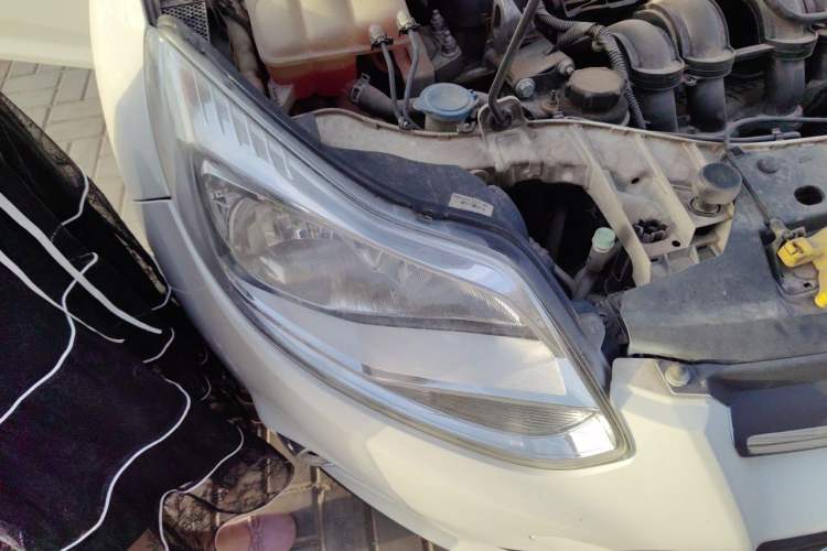 Used Ford Focus 2012 Hatchback 1.6L Automatic Fashion Edition Right Front Headlight