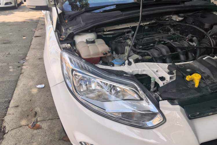 Used Ford Focus 2012 Sedan 1.6L Automatic Fashion Edition Right Front Headlight