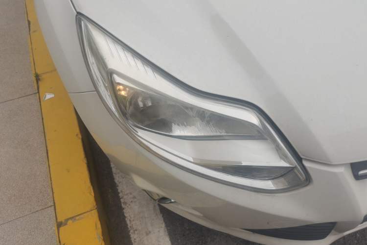 Used Ford Focus 2012 Sedan 1.6L Manual Fashion Edition Right Front Headlight