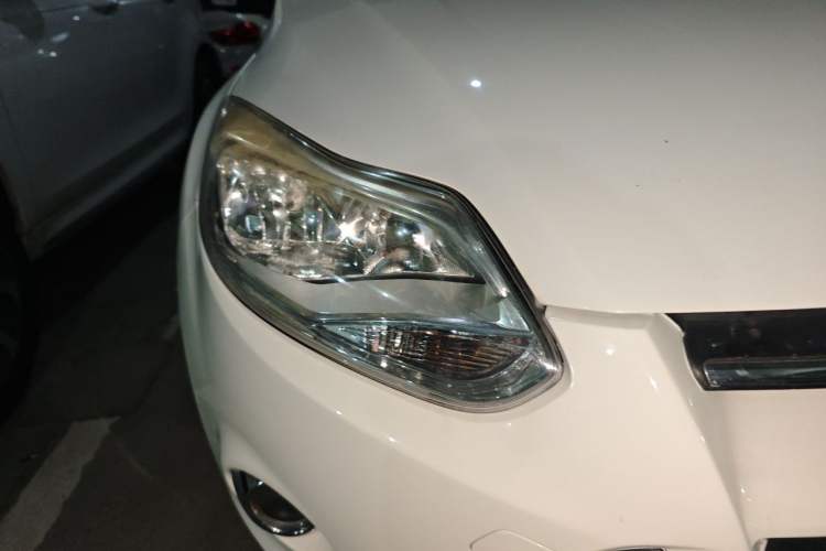 Used Ford Focus 2012 Hatchback 1.6L Automatic Fashion Edition Right Front Headlight