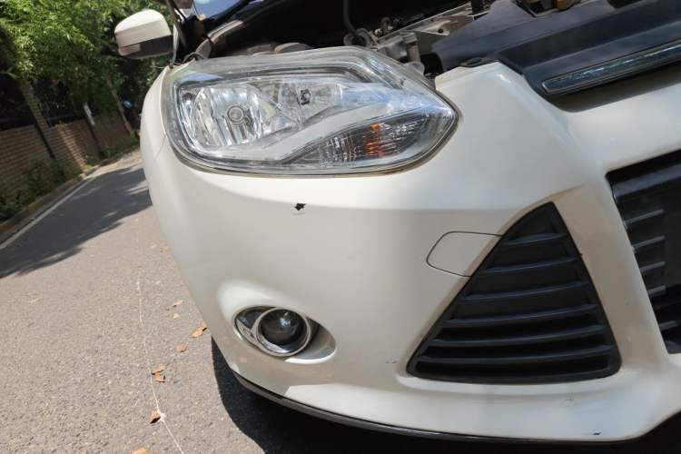 Used Ford Focus 2012 Sedan 1.6L Automatic Fashion Edition Right Front Headlight