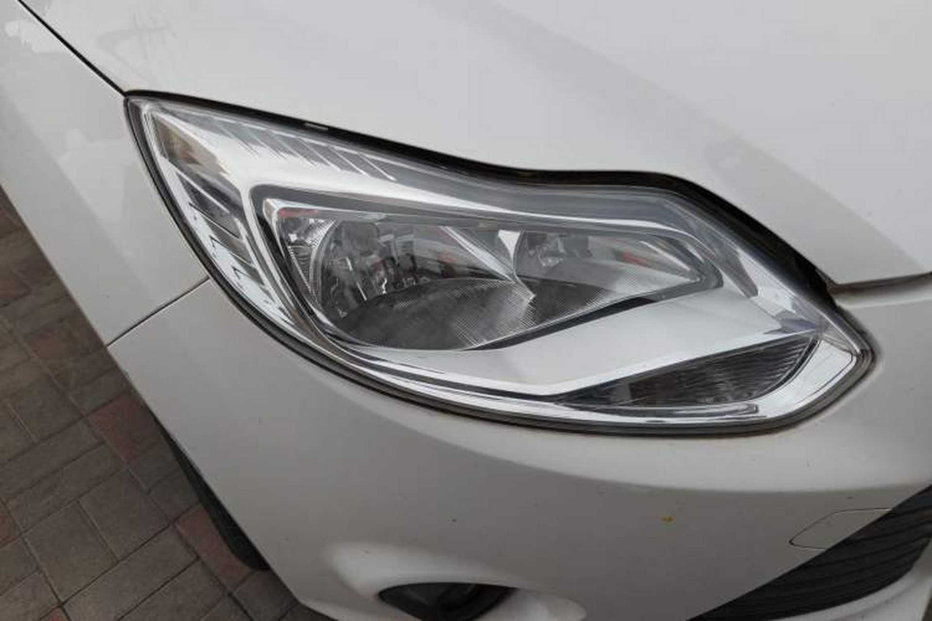 Used Ford Focus 2012 Hatchback 1.6L Manual Comfort Model Right Front Headlight