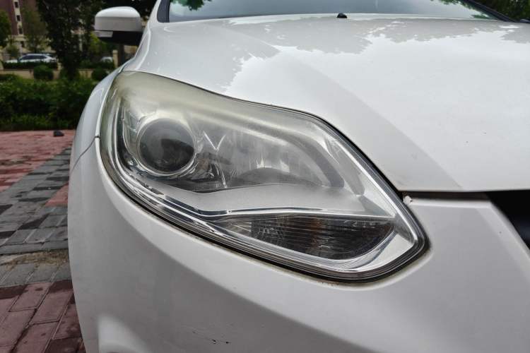 Used Ford Focus 2012 Sedan 1.6L Manual Comfort Model Right Front Headlight