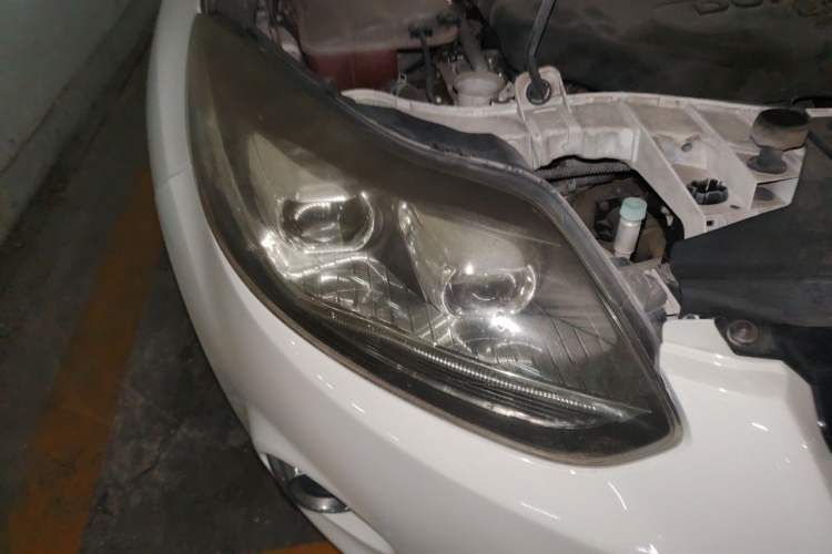 Used Ford Focus 2012 Hatchback 2.0L Automatic Luxury Sport Model Right Front Headlight