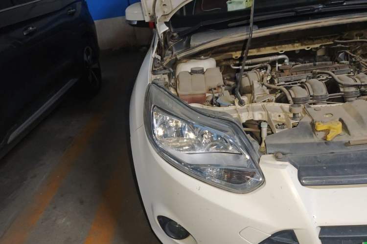 Used Ford Focus 2012 Sedan 1.6L Manual Comfort Model Right Front Headlight