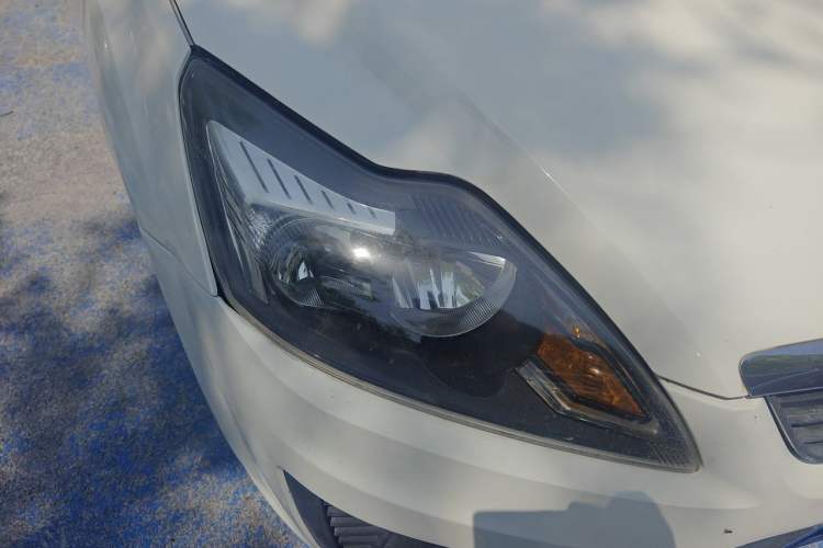 Used Ford Focus 2012 Hatchback Classic 1.8L Automatic Fashion Edition Right Front Headlight