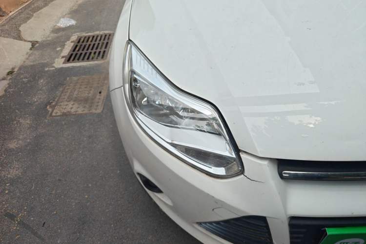 Used Ford Focus 2012 Hatchback 1.6L Automatic Comfort Model Right Front Headlight