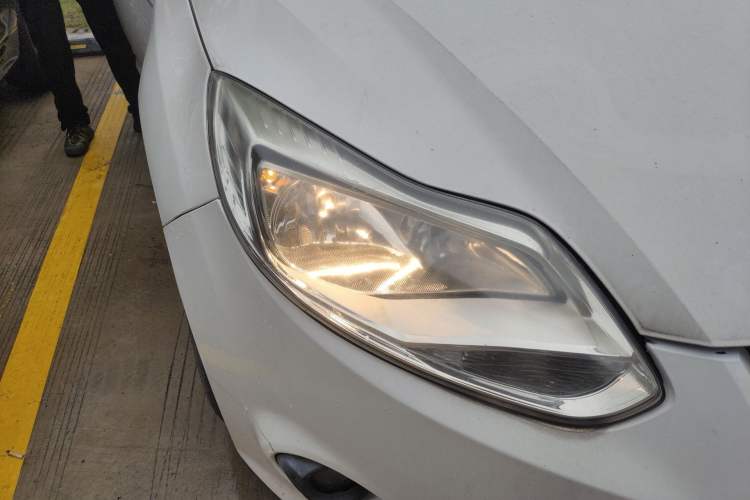 Used Ford Focus 2012 Sedan 1.6L Automatic Comfort Model Right Front Headlight