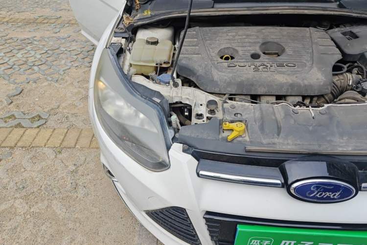 Used Ford Focus 2012 Hatchback 2.0L Automatic Luxury Sport Model Right Front Headlight