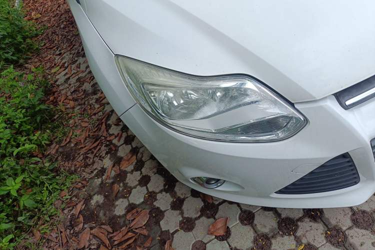 Used Ford Focus 2012 Hatchback 1.6L Automatic Fashion Edition Right Front Headlight