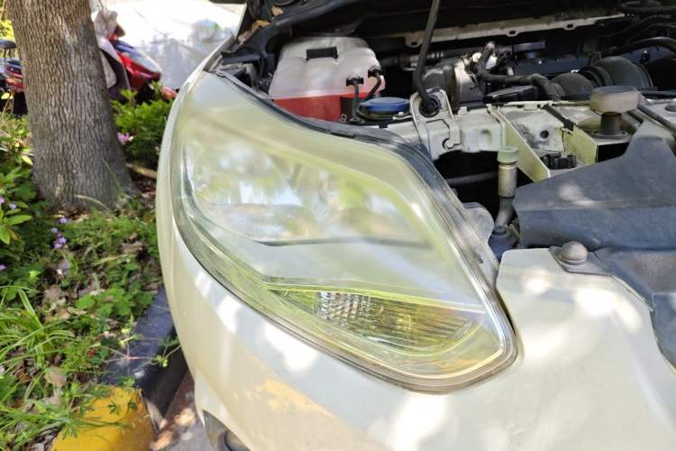 Used Ford Focus 2012 Sedan 1.6L Automatic Comfort Model Right Front Headlight