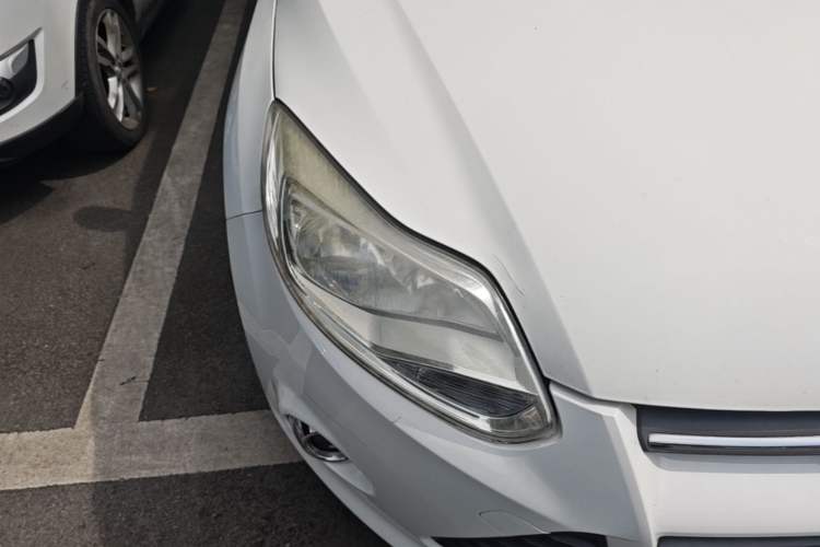 Used Ford Focus 2012 Sedan 1.6L Automatic Fashion Edition Right Front Headlight
