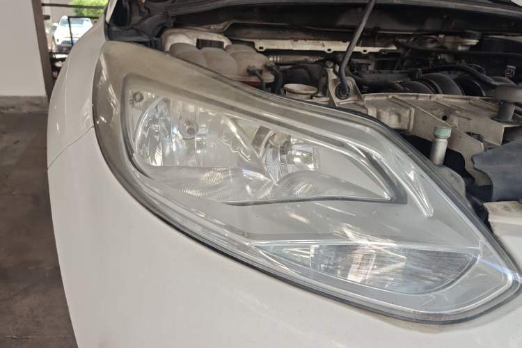 Used Ford Focus 2012 Sedan 1.6L Automatic Fashion Edition Right Front Headlight