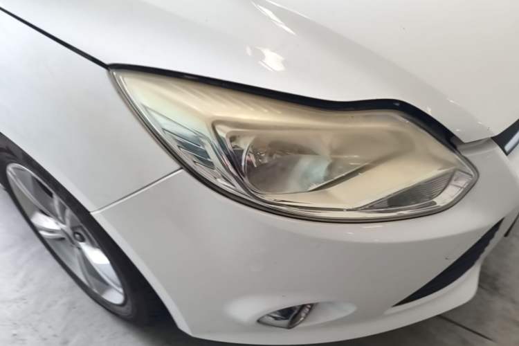 Used Ford Focus 2012 Sedan 1.6L Manual Fashion Edition Right Front Headlight