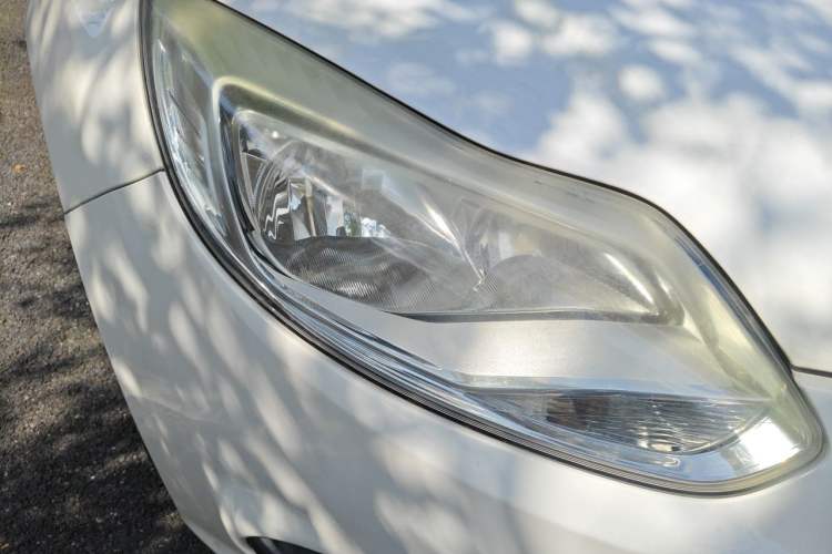 Used Ford Focus 2012 Hatchback 1.6L Automatic Comfort Model Right Front Headlight