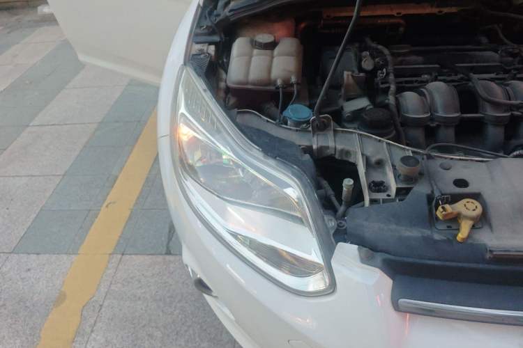 Used Ford Focus 2012 Hatchback 1.6L Automatic Fashion Edition Right Front Headlight