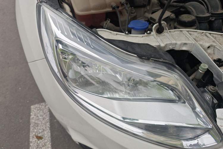 Used Ford Focus 2012 Sedan 1.6L Automatic Comfort Model Right Front Headlight