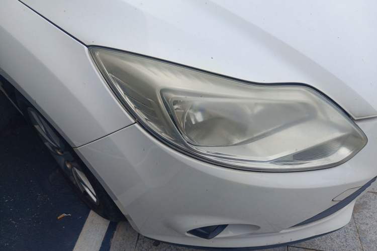 Used Ford Focus 2012 Sedan 1.6L Automatic Comfort Model Right Front Headlight