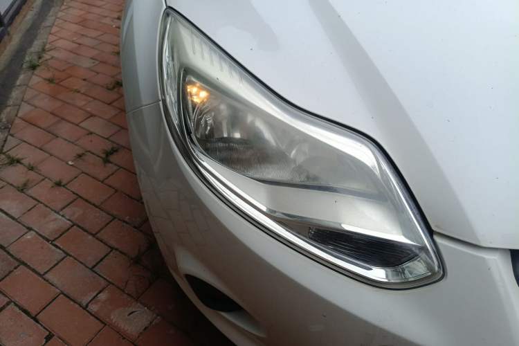 Used Ford Focus 2012 Hatchback 1.6L Automatic Comfort Model Right Front Headlight