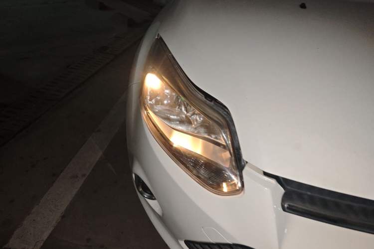 Used Ford Focus 2012 Sedan 1.6L Automatic Fashion Edition Right Front Headlight