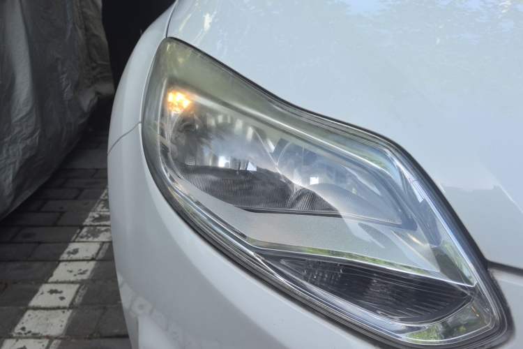 Used Ford Focus 2012 Hatchback 1.6L Automatic Comfort Model Right Front Headlight