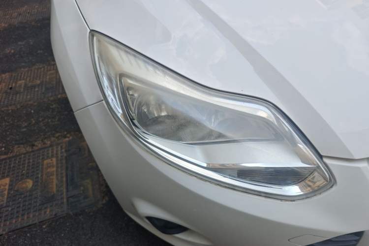 Used Ford Focus 2012 Sedan 1.6L Automatic Comfort Model Right Front Headlight