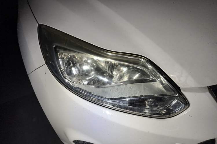 Used Ford Focus 2012 Sedan 1.6L Automatic Comfort Model Right Front Headlight