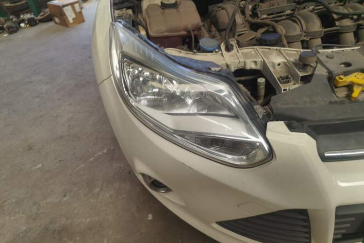 Used Ford Focus 2012 Hatchback 1.6L Automatic Fashion Edition Right Front Headlight