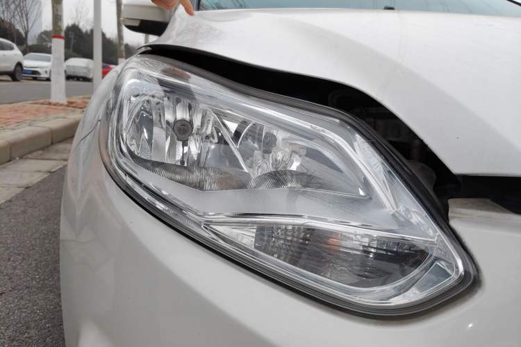 Used Ford Focus 2012 Hatchback 1.6L Automatic Comfort Model Right Front Headlight