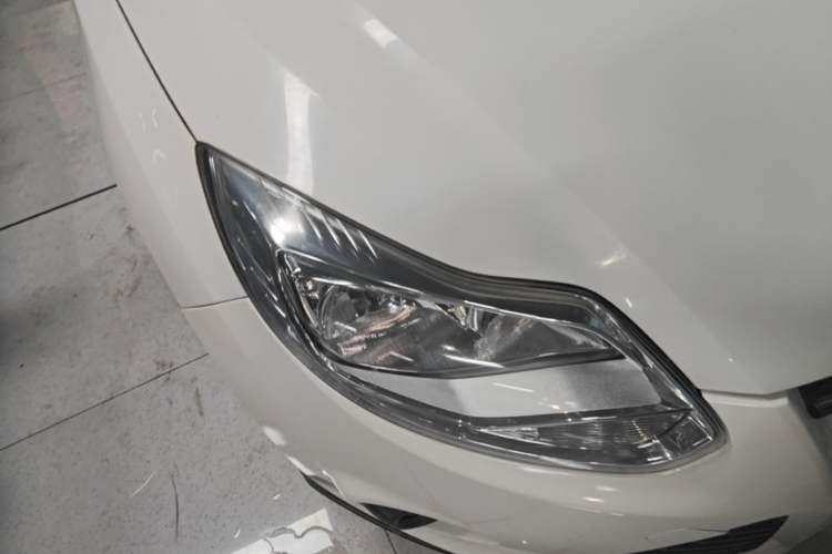 Used Ford Focus 2012 Hatchback 1.6L Automatic Comfort Model Right Front Headlight