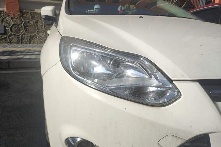 Used Ford Focus 2012 Hatchback 1.6L Automatic Fashion Edition Right Front Headlight