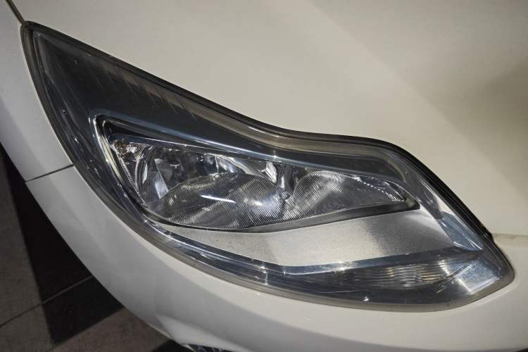 Used Ford Focus 2012 Sedan 1.6L Automatic Fashion Edition Right Front Headlight