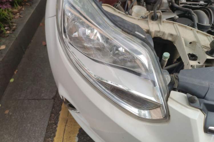 Used Ford Focus 2012 Hatchback 1.6L Automatic Fashion Edition Right Front Headlight