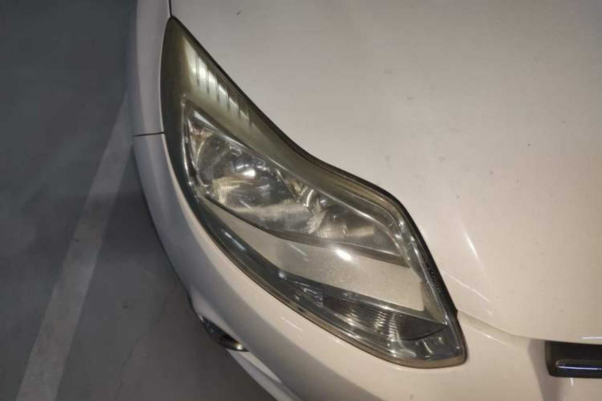 Used Ford Focus 2012 Hatchback 1.6L Automatic Fashion Edition Right Front Headlight