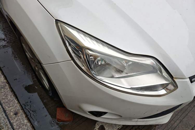 Used Ford Focus 2012 Sedan 1.6L Manual Comfort Model Right Front Headlight