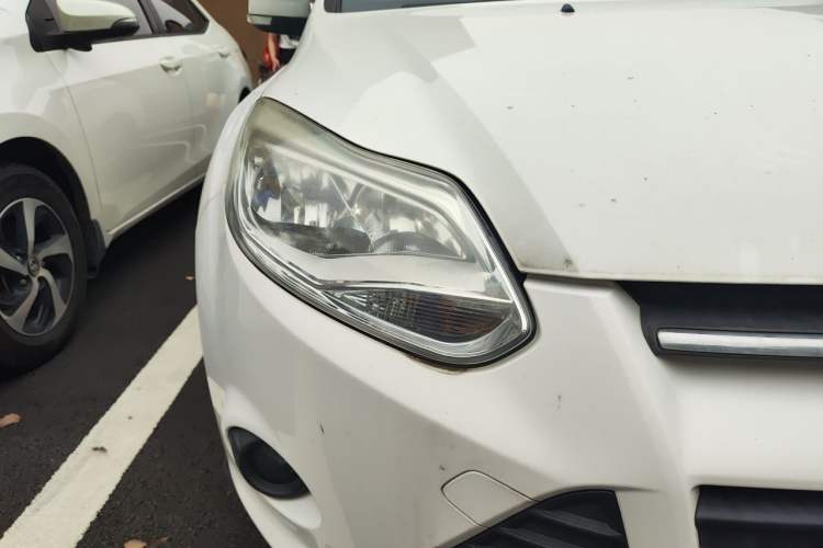 Used Ford Focus 2012 Sedan 1.6L Automatic Comfort Model Right Front Headlight