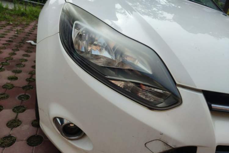 Used Ford Focus 2012 Hatchback 2.0L Automatic Luxury Sport Model Right Front Headlight