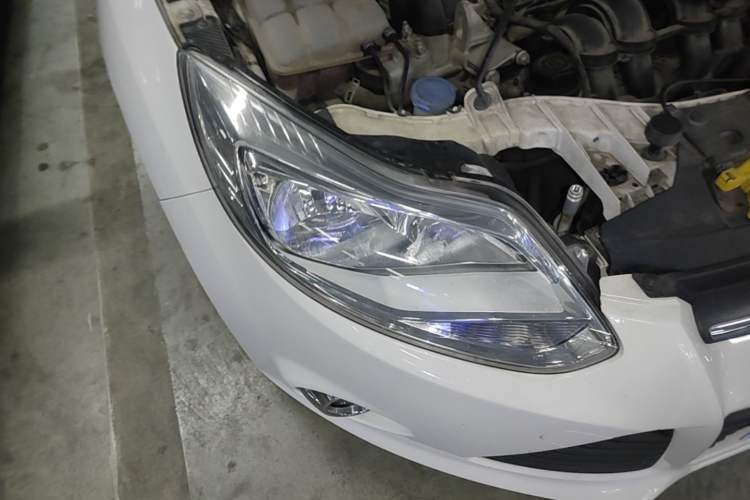 Used Ford Focus 2012 Sedan 1.6L Automatic Fashion Edition Right Front Headlight