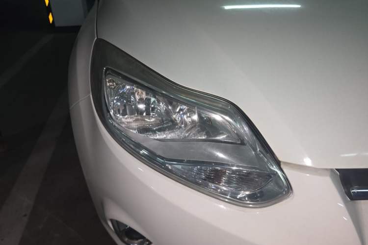 Used Ford Focus 2012 Sedan 1.6L Automatic Fashion Edition Right Front Headlight