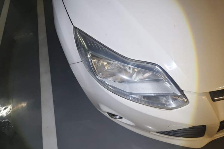 Used Ford Focus 2012 Sedan 1.6L Automatic Fashion Edition Right Front Headlight