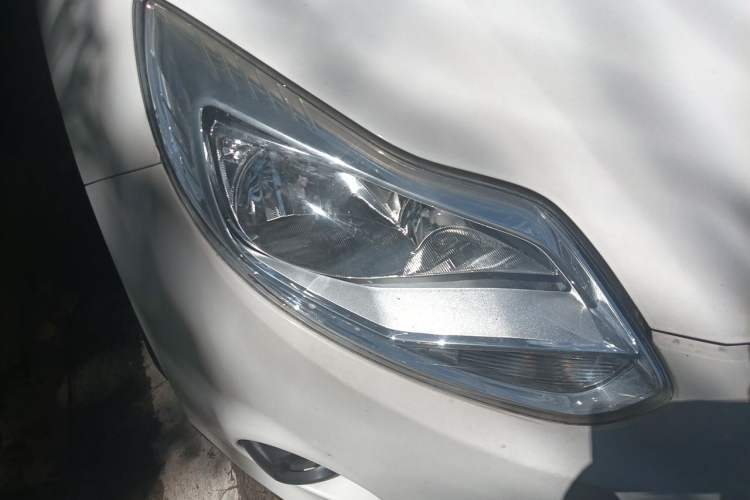Used Ford Focus 2012 Hatchback 1.6L Automatic Comfort Model Right Front Headlight