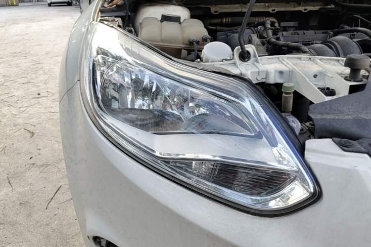 Used Ford Focus 2012 Sedan 1.6L Automatic Comfort Model Right Front Headlight
