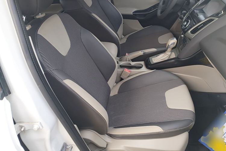 Used Ford Focus 2012 Sedan 1.6L Automatic Fashion Edition Right Front Seat