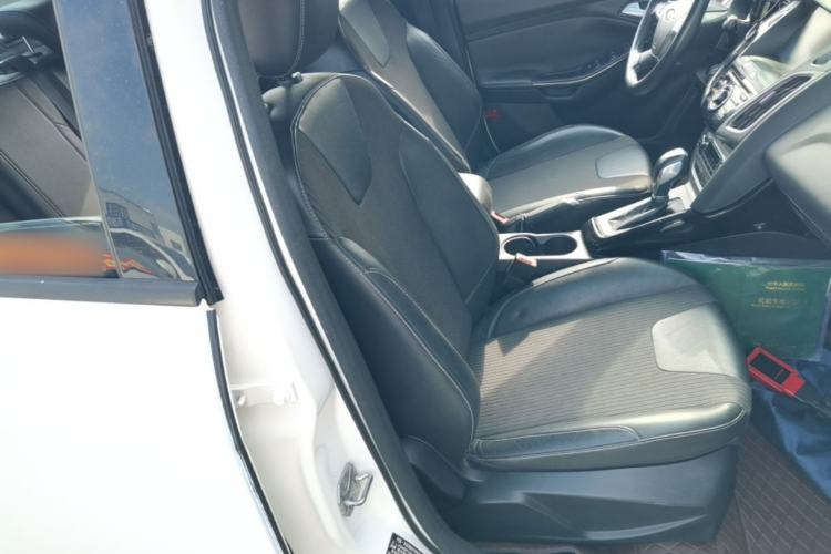 Used Ford Focus 2012 Sedan 1.6L Automatic Fashion Edition Right Front Seat
