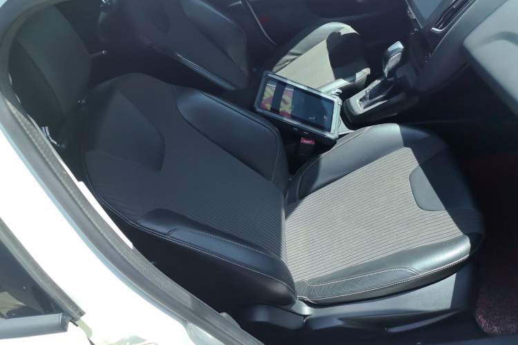 Used Ford Focus 2012 Sedan 1.6L Automatic Fashion Edition Right Front Seat