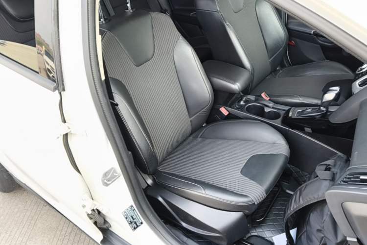 Used Ford Focus 2012 Hatchback 1.6L Automatic Fashion Edition Right Front Seat