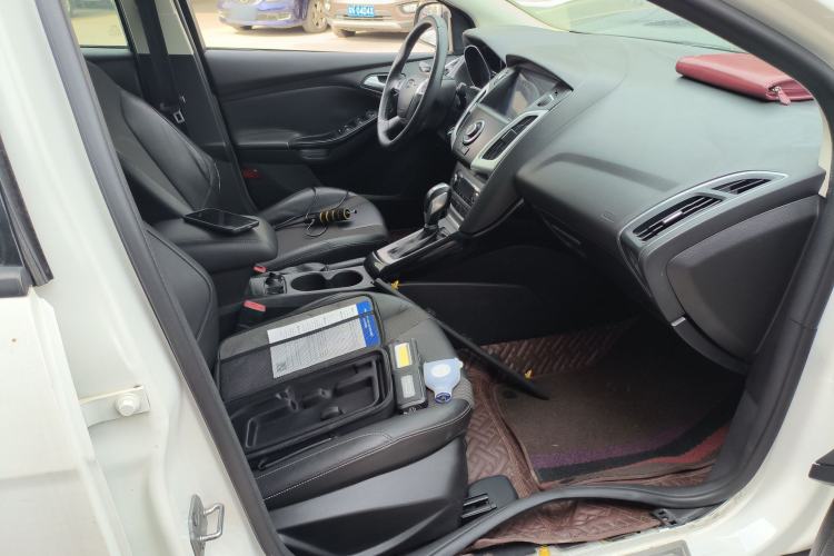 Used Ford Focus 2012 Sedan 1.6L Automatic Fashion Edition Right Front Seat